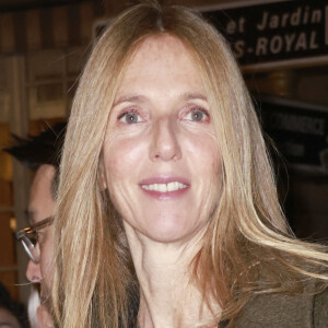 Sandrine Kiberlain au défilé Isabel Marant prêt-à-porter automne-hiver 2023/2024 lors de la fashion week à Paris (PFW) le 2 mars 2023. © Christophe Aubert via Bestimage 