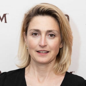 Face aux journalistes de Marie Claire, Julie Gayet est revenue sur la deuxième vague du mouvement MeToo qui a fait trembler le dernier Festival de Cannes
Julie Gayet - Soirée " Maria " sur la plage Magnum lors du 77ème Festival International du Film de Cannes, France