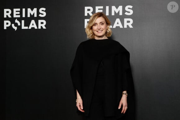 Julie Gayet - Leçon d'actrice par Julie Gayet lors de la 4e édition du Festival Reims Polar au cinéma Opéraims à Reims, France. Le 10 avril 2024. © Christophe Clovis / Bestimage 