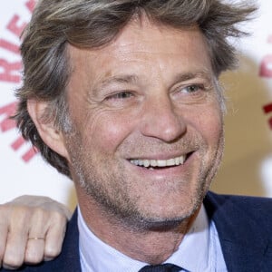 Laurent Delahousse au photocall des invités au dîner de gala de l'association "Un rien c'est tout" au musée de l'armée aux Invalides à Paris le 7 mars 2024. Un Rien C'est Tout est une association à but non lucratif loi 1901 créée en septembre 2016 et implantée à Bordeaux Depuis 2017, plus de 3,7 millions d'euros de dons collectés pour 270 projets solidaires réalisés, hébergés sous quatre grandes causes : Droit à la dignité, enfance, santé et environnement. Le principe : proposer aux clients des partenaires de donner un euro ou d'arrondir le prix des achats. Tous ces petits riens permettent de gérer de grands projets. © Cyril Moreau / Bestimage 