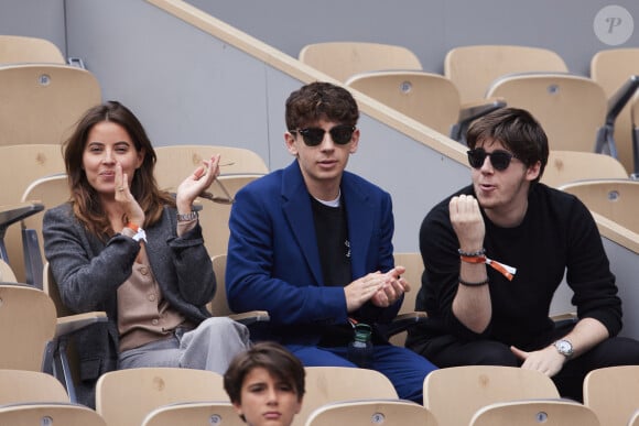 Clémence Cherier, Léon et Oscar Bruel dans les tribunes des Internationaux de France de tennis de Roland Garros 2024 à Paris, France, le 2 juin 2024. © Jacovides-Moreau/Bestimage