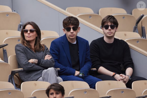 Clémence Cherier, Léon et Oscar Bruel dans les tribunes des Internationaux de France de tennis de Roland Garros 2024 à Paris, France, le 2 juin 2024. © Jacovides-Moreau/Bestimage