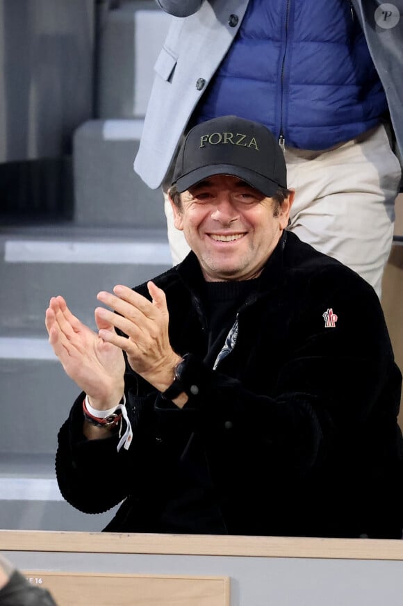 Patrick Bruel dans les tribunes des Internationaux de France de tennis de Roland Garros 2024 à Paris, France, le 2 juin 2024. © Jacovides-Moreau/Bestimage