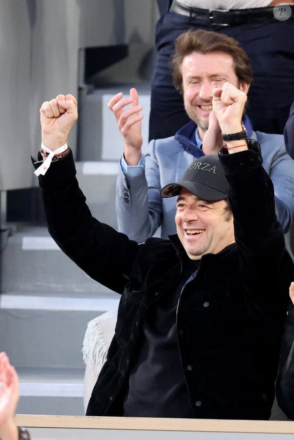 Patrick Bruel dans les tribunes des Internationaux de France de tennis de Roland Garros 2024 à Paris, France, le 2 juin 2024. © Jacovides-Moreau/Bestimage