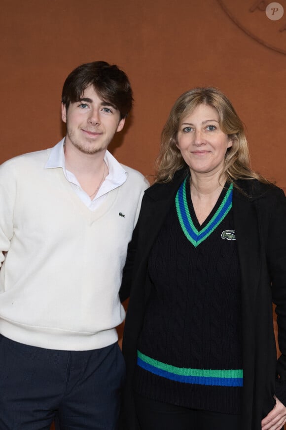 Amanda Sthers et son fils Oscar Bruel au village (night session) lors des Internationaux de France de tennis de Roland Garros 2024, à Paris, France, le 31 mai 2024. © Jacovides-Moreau/Bestimage  Celebs at the Village (night session) during the 2024 French Open at Roland Garros in Paris, France, on May 31, 2024.