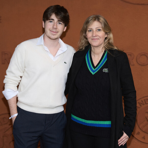Amanda Sthers et son fils Oscar Bruel au village (night session) lors des Internationaux de France de tennis de Roland Garros 2024, à Paris, France, le 31 mai 2024. © Jacovides-Moreau/Bestimage  Celebs at the Village (night session) during the 2024 French Open at Roland Garros in Paris, France, on May 31, 2024.