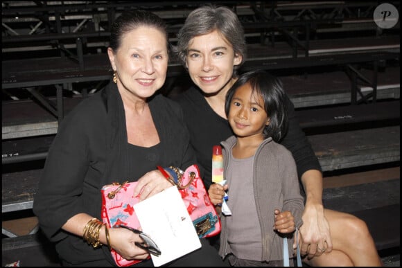 Elisabeth Quin avec sa maman et sa fille, en 2008