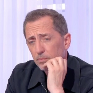 Gad Elmaleh face à Mouloud Achour sur le plateau de "Clique".