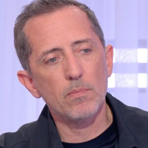 Gad Elmaleh face à Mouloud Achour sur le plateau de "Clique".