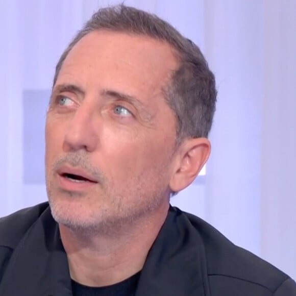 Gad Elmaleh face à Mouloud Achour sur le plateau de "Clique".