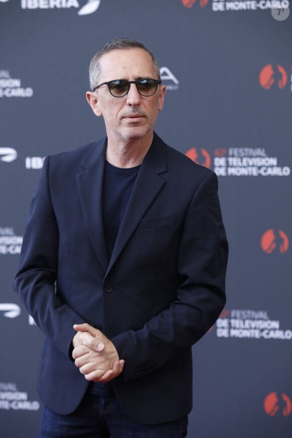 Gad Elmaleh sur le tapis rouge du photocall de la cérémonie d'ouverture du 62ème Festival de Télévision de Monte-Carlo, à Monaco, le 16 juin 2023. © Denis Guignebourg/BestImage