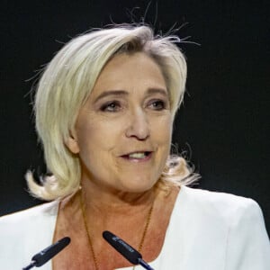Marine Le Pen, leader du Rassemblement national, s'exprime lors de la convention politique "Europa Viva 24" organisée par le parti d'extrême droite espagnol VOX le 19 mai 2024 à Madrid.