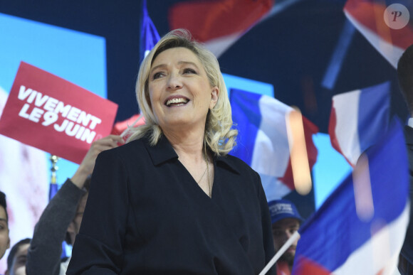 Marine Le Pen lors du meeting de lancement de la campagne des Élections Européennes du Rassemblement National au Parc Chanot à Marseille le 3 mars 2024. © William Cannarella / Panoramic / Bestimage