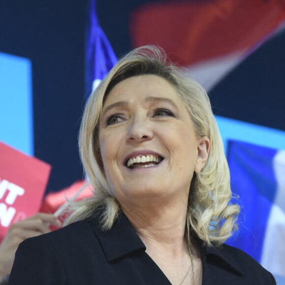 Marine Le Pen lors du meeting de lancement de la campagne des Élections Européennes du Rassemblement National au Parc Chanot à Marseille le 3 mars 2024. © William Cannarella / Panoramic / Bestimage