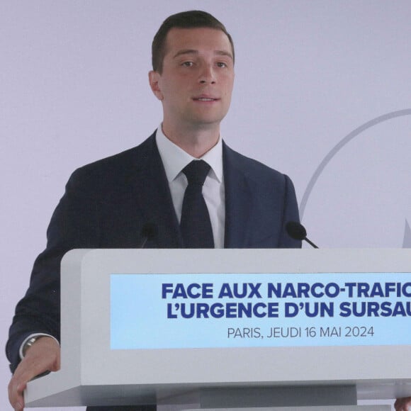 Jordan Bardella, président du Rassemblement national, lors de la conférence de presse ayant pour thème, Face aux narco-trafics l'urgence d'un sursaut à Paris, le 16 mai 2024. © Jonathan Rebboah / Panoramic / Bestimage 