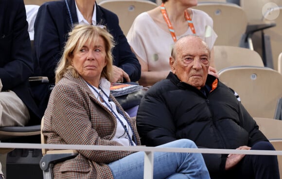 Jacques Séguéla et sa femme Sophie Vinson dans les tribunes des Internationaux de France de tennis de Roland Garros 2024 à Paris le 4 juin 2024. © Jacovides-Moreau/Bestimage