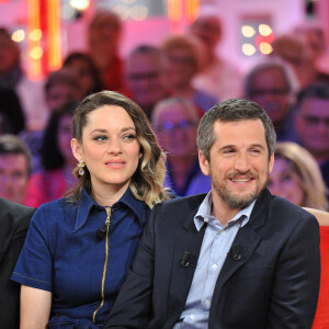 "Il l'a entendu et il a pété un plomb", ajoute-t-il sur le compagnon de Marion Cotillard
 
Exclusif - Marion Cotillard, Guillaume Canet - Enregistrement de l'émission "Vivement Dimanche prochain" présentée par M.Drucker et diffusée le 5 mai sur France 2. Le 29 avril 2019 © Guillaume Gaffiot / Bestimage