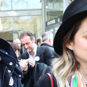 Marion Cotillard et son compagnon Guillaume Canet à la sortie de l'hommage à Agnès Varda dans la Cinémathèque française avant ses obsèques au cimetière du Montparnasse à Paris, France, le 2 avril 2019.