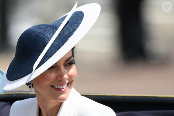 La duchesse de Cambridge lors de la cérémonie de la montée des couleurs à Horse Guards Parade, au centre de Londres, alors que la reine célèbre son anniversaire officiel, le premier jour des célébrations du Jubilé de platine. Londres, Royaume-Uni, le 2 juin 2022. Photo par Adrian Dennis/PA Photos/ABACAPRESS.COM