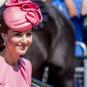 La famille royale britannique lors de la parade des couleurs La reine Elizabeth, le prince de Galles Charles, la duchesse de Cornouailles Camilla, le duc et la duchesse de Cambridge, le prince George, la princesse Charlotte, le prince Andrew et la princesse Anne assistent à la parade annuelle des couleurs en l'honneur de l'anniversaire officiel de la reine, à Londres, au Royaume-Uni, le 17 juin 2017. Photo par Robin Utrecht/ABACAPRESS.COM