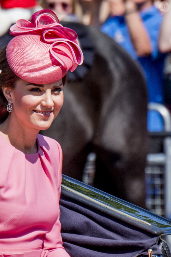 La famille royale britannique lors de la parade des couleurs La reine Elizabeth, le prince de Galles Charles, la duchesse de Cornouailles Camilla, le duc et la duchesse de Cambridge, le prince George, la princesse Charlotte, le prince Andrew et la princesse Anne assistent à la parade annuelle des couleurs en l'honneur de l'anniversaire officiel de la reine, à Londres, au Royaume-Uni, le 17 juin 2017. Photo par Robin Utrecht/ABACAPRESS.COM