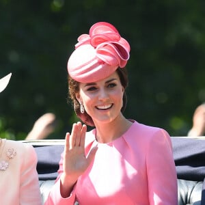 Catherine, duchesse de Cambridge, assiste au Trooping the Colour sur le Mall, à Londres, au Royaume-Uni, le 17 juin 2017, alors que la reine célèbre son anniversaire officiel. Photo par Doug Peters/PA Wire/ABACAPRESS.COM