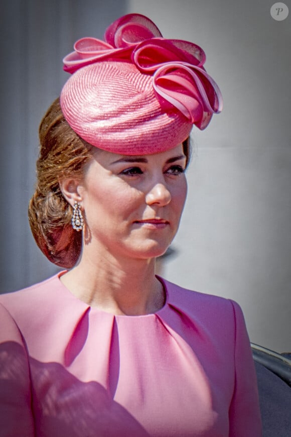 La famille royale britannique lors de la parade des couleurs La reine Elizabeth, le prince de Galles Charles, la duchesse de Cornouailles Camilla, le duc et la duchesse de Cambridge, le prince George, la princesse Charlotte, le prince Andrew et la princesse Anne assistent à la parade annuelle des couleurs en l'honneur de l'anniversaire officiel de la reine, à Londres, au Royaume-Uni, le 17 juin 2017. Photo par Robin Utrecht/ABACAPRESS.COM
