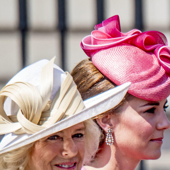 La famille royale britannique lors de la parade des couleurs La reine Elizabeth, le prince de Galles Charles, la duchesse de Cornouailles Camilla, le duc et la duchesse de Cambridge, le prince George, la princesse Charlotte, le prince Andrew et la princesse Anne assistent à la parade annuelle des couleurs en l'honneur de l'anniversaire officiel de la reine, à Londres, au Royaume-Uni, le 17 juin 2017. Photo par Robin Utrecht/ABACAPRESS.COM