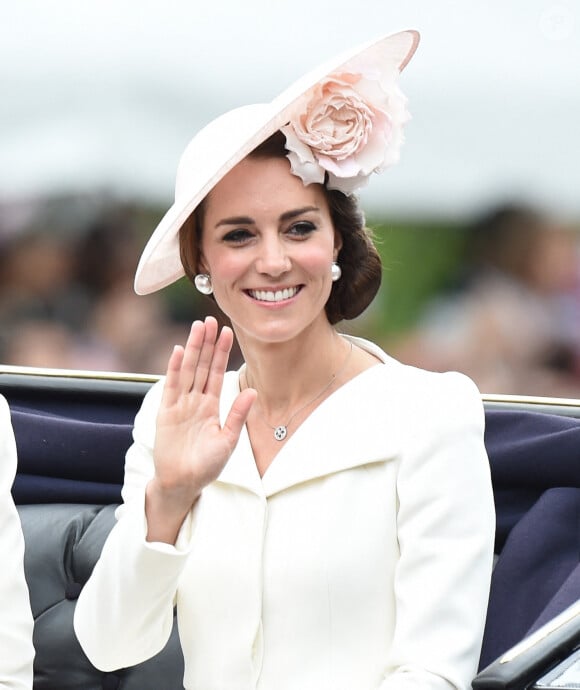 Les photos montrent : Kate Middleton, Catherine Duchess Of Cambridge, Catherine Middleton June 11, 2016 La famille royale britannique vue pendant la parade Trooping the Colour, cette année marquant le 90e anniversaire de la Reine, au Mall à Londres, Angleterre. Pictures by : FameFlynet UK © 2016