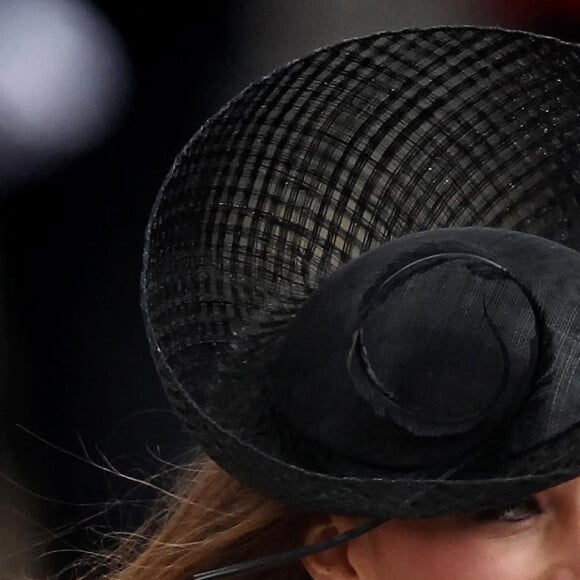 La duchesse de Cambridge retourne au palais de Buckingham, à Londres, après avoir assisté au défilé annuel de la reine à l'occasion de son anniversaire, à Londres, le 11 juin 2011. Cette année, les couleurs du 1er bataillon des Scots Guards ont défilé. Photo par Dominic Lipinski/PA Photos/ABACAPRESS.COM