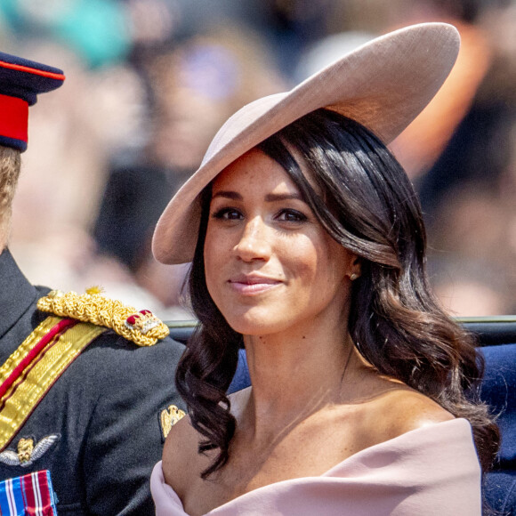 Meghan Duchesse de Sussex Princesse Meghan Markle et le prince Harry Famille royale britannique à Trooping the Colour La reine Elizabeth, le prince de Galles Charles, la duchesse de Cornouailles Camilla, le duc et la duchesse de Cambridge, le prince George, la princesse Charlotte , le prince Andrew et la princesse Anne à Londres, Royaume-Uni, trooping the colour , La trooping the color annuelle est pour honorer l'anniversaire officiel de la reine. Londres, Royaume-Uni, le 09 juin 2018. Photo par Robin Utrecht/ABACAPRESS.COM