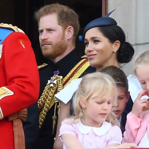 Cette année, comme l'an dernier, les Sussex n'ont tout simplement pas été conviés par le roi Charles.Le prince Harry, duc de Sussex, et Meghan Markle, duchesse de Sussex - La famille royale sur le balcon du palais de Buckingham pendant le défilé Trooping the Colour 2019, célébrant le 93e anniversaire de la reine Élisabeth II, Londres, le 8 juin 2019.
