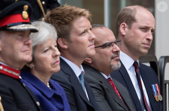 Theresa May avec Hugh Grosvenor, duc de Westminster, Salman bin Hamad bin Isa Al Khalifa, et le prince William, duc de Cambridge - Inauguration du Defence and National Rehabilitation Centre a Nottinghamshire, le 21 juin 2018. 