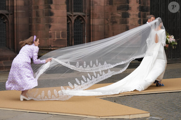 Rupert Henson et sa fille Olivia Henson - Mariage du duc de Westminster, Hugh Grosvenor, et Olivia Henson en la cathédrale de Chester. Le 7 juin © Julien Burton / Bestimage 