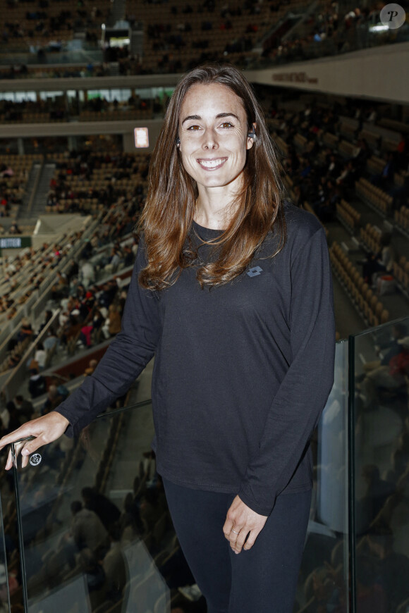 Cerise sur le gâteau, les spectateurs ont pu profiter d'un double de haut niveau avec Alizé Cornet - qui a fait ses adieux à Roland-Garros -
Exclusif - Alizé Cornet - Plateau de France Télévision lors des Internationaux de France de Tennis de Roland Garros 2024 - Jour 5 à Paris le 30 Mai 2024. © Bertrand Rindoff / Bestimage 