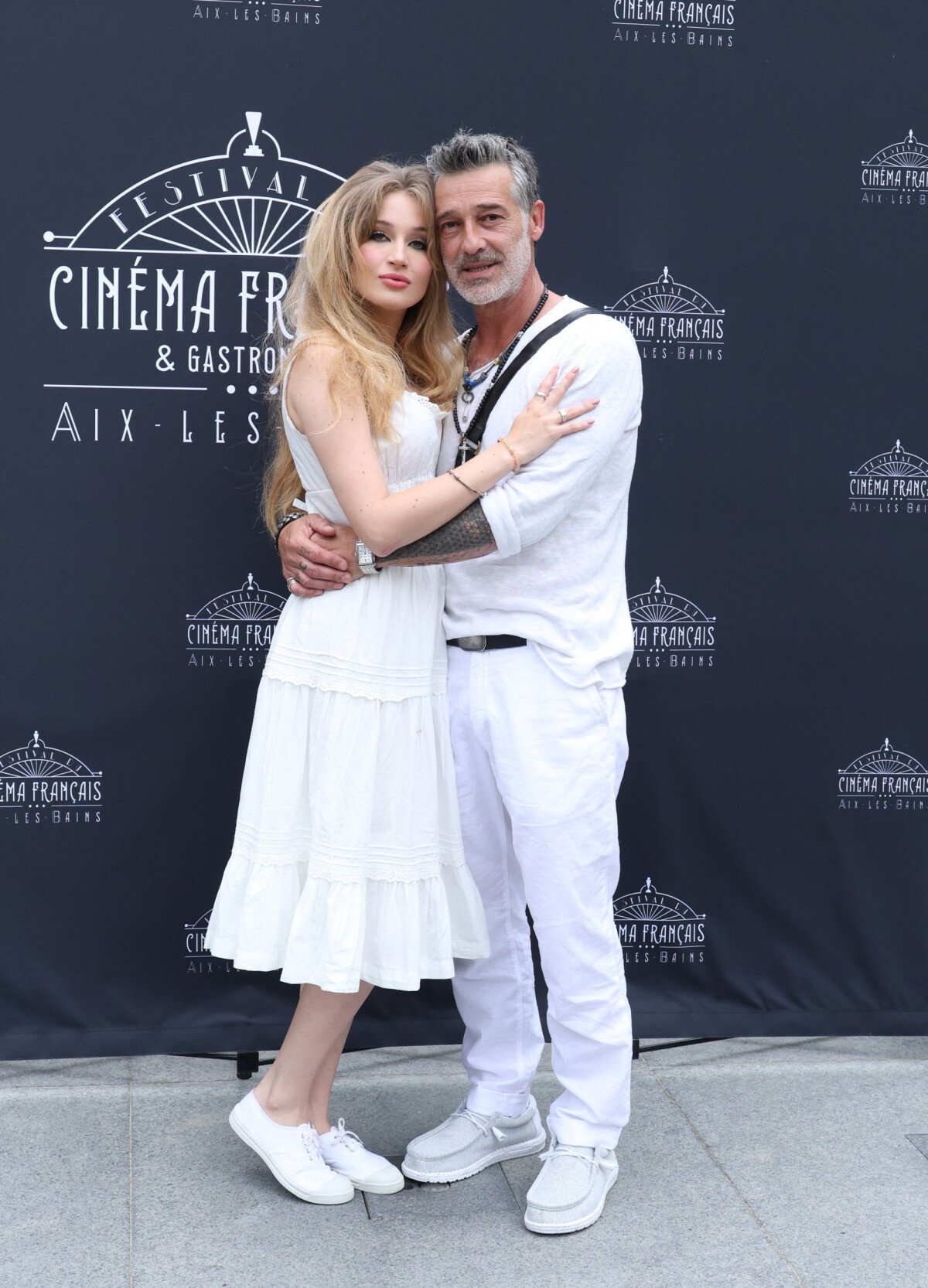 PHOTOS Stéphane Blancafort avec sa jeune compagne Catherine Davydzenka (Ici  tout commence), la passion à Aix-les-Bains - Purepeople