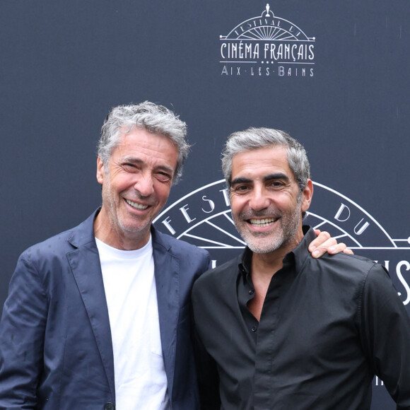 Exclusif - Eric Lavaine, Ary Abittan - Photocall lors de la 3ème édition du Festival du Cinéma Français et de la Gastronomie d'Aix-les-Bains. Le 7 juin 2024 © Denis Guignebourg / Bestimage 