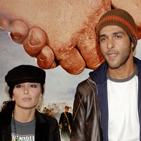 La chanteuse française Jenifer et son petit ami Yodelice à la première de "Joyeux Noel" réalisé par Gilles Marchand, qui s'est tenue à l'UGC Normandie sur l'avenue des Champs-Elysées à Paris, le 3 novembre 2005. Giancarlo Gorassini/ABACAPRESS.COM