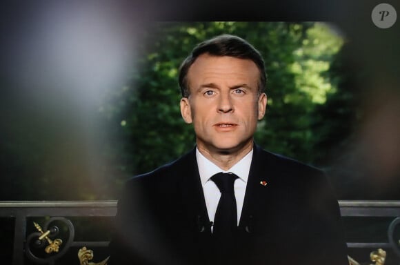 Illustration du président français Emmanuel Macron lors d'un discours télévisé à la nation au cours duquel il a annoncé qu'il dissolvait l'Assemblée nationale avec de nouvelles élections législatives les 30 juin et 7 juillet, au palais présidentiel de l'Elysée, à Paris, France, le 9 juin 2024. © Patrick Bernard/Bestimage 