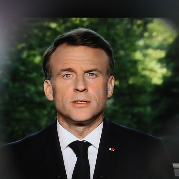 Illustration du président français Emmanuel Macron lors d'un discours télévisé à la nation au cours duquel il a annoncé qu'il dissolvait l'Assemblée nationale avec de nouvelles élections législatives les 30 juin et 7 juillet, au palais présidentiel de l'Elysée, à Paris, France, le 9 juin 2024. © Patrick Bernard/Bestimage 