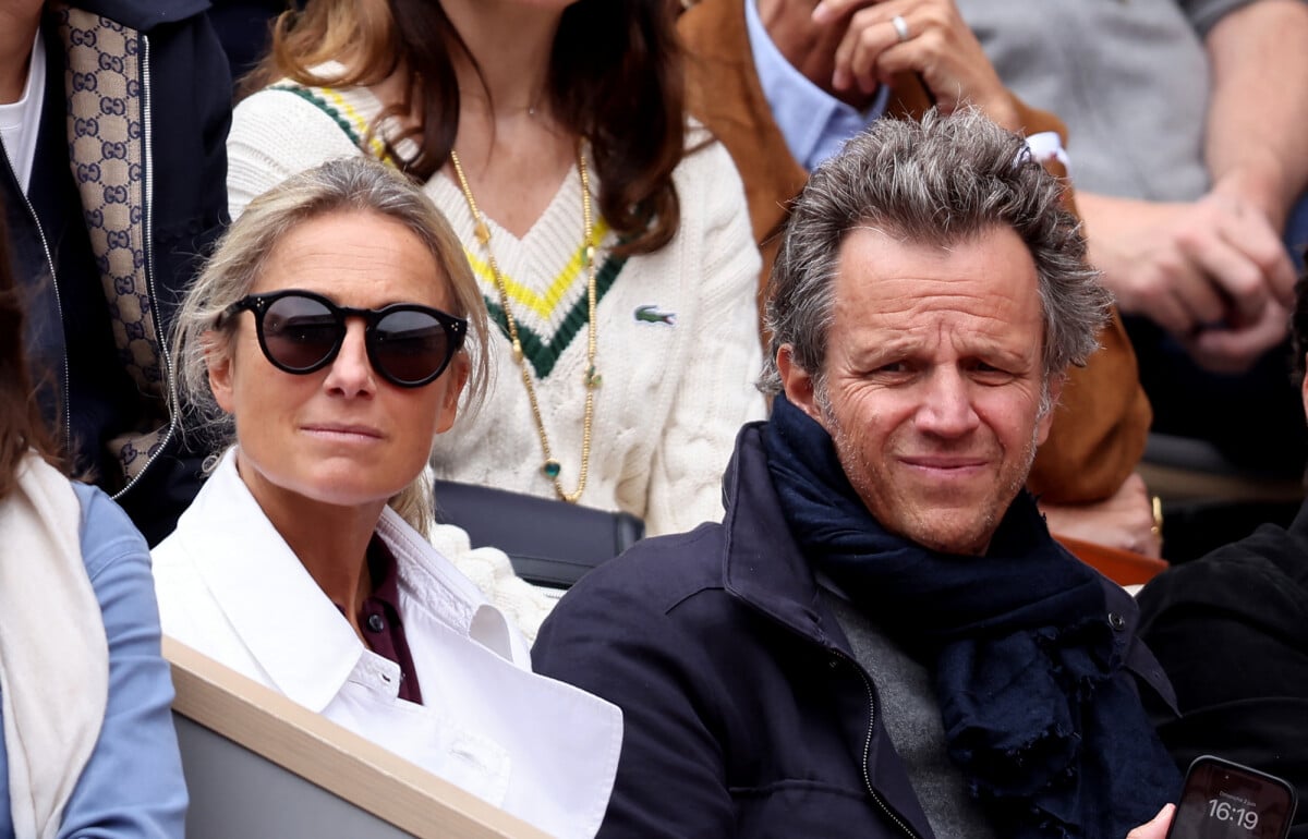 Photo : Anne-Sophie Lapix et son mari Arthur Sadoun dans les tribunes des  Internationaux de France de tennis de Roland Garros 2024 à Paris, France,  le 2 juin 2024. © Jacovides-Moreau/Bestimage - Purepeople