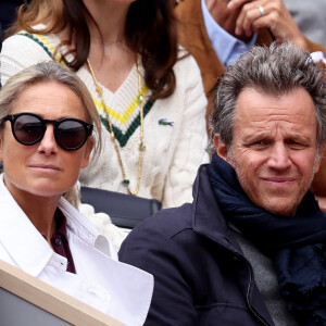 Anne-Sophie Lapix et son mari Arthur Sadoun dans les tribunes des Internationaux de France de tennis de Roland Garros 2024 à Paris, France, le 2 juin 2024. © Jacovides-Moreau/Bestimage 