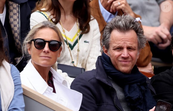 Anne-Sophie Lapix et son mari Arthur Sadoun dans les tribunes des Internationaux de France de tennis de Roland Garros 2024 à Paris, France, le 2 juin 2024. © Jacovides-Moreau/Bestimage 