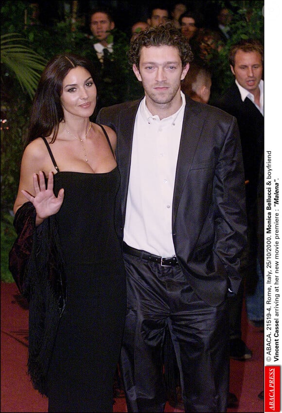 Rome, Italie, 25/10/2000. Monica Bellucci & ; son petit ami Vincent Cassel arrivant à la première de son nouveau film : Malena.