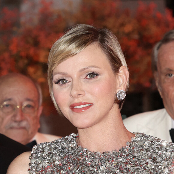 Charlene de Monaco est très investie par le biais de sa fondation Princesse Charlene
La princesse Charlène et le prince Albert II de Monaco durant la soirée de gala du 81ème Grand Prix de Formule 1 de Monaco, salle des Etoiles du Sporting de Monaco. Cette soirée met à l'honneur le vainqueur du Grand Prix, le monégasque Charles Leclerc. © Claudia Albuquerque/Bestimage 