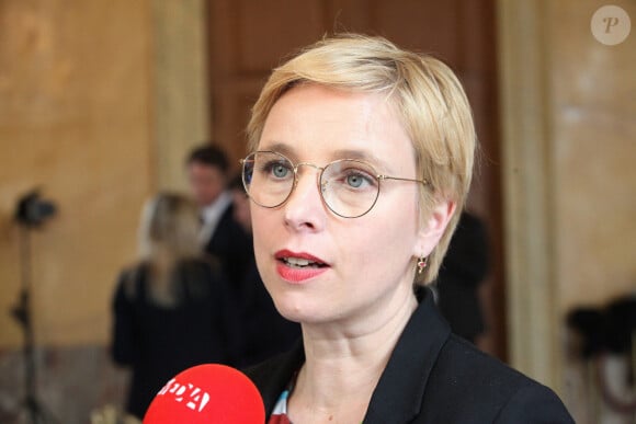 Clementine Autain - Les députés à la sortie de l'hémicycle, dans la salle des 4 colonnes à l'Assemblée Nationale à Paris, suite à l'utilisation de l'article 49.3 de la Constitution pour le vote de la réforme des retraites. Le 16 mars 2023 © Jonathan Rebboah / Panoramic / Bestimage