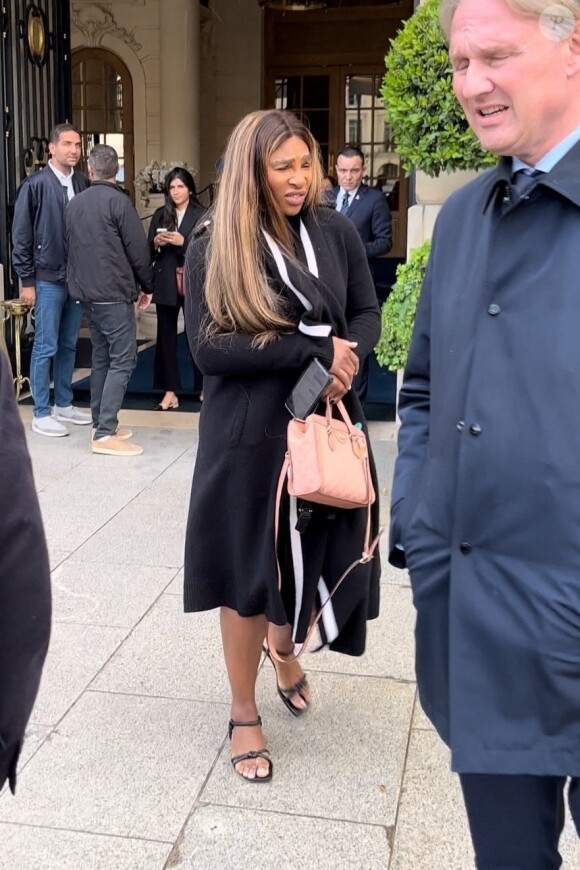 Exclusif - Serena Williams à la sortie de l'hôtel Ritz à Paris.