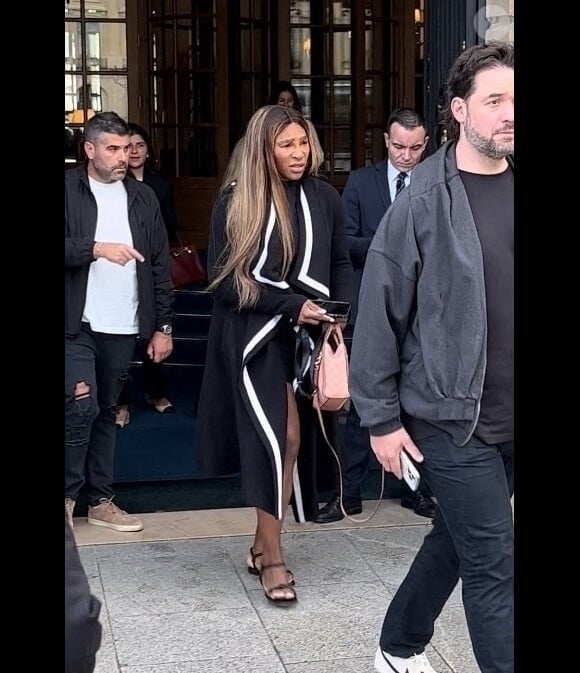 Exclusif - Serena Williams à la sortie de l'hôtel Ritz à Paris.