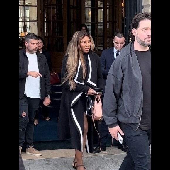 Exclusif - Serena Williams à la sortie de l'hôtel Ritz à Paris.