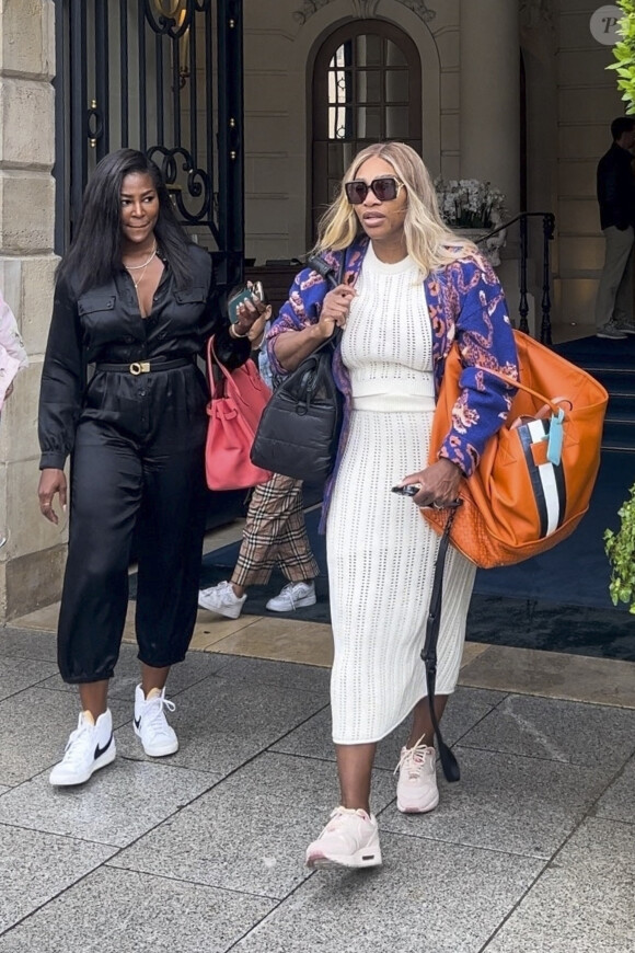 Exclusif - Serena Williams et sa fille Alexis Olympia Ohanian Jr. à la sortie de l'hôtel Ritz à Paris. Le 28 mai 2024 